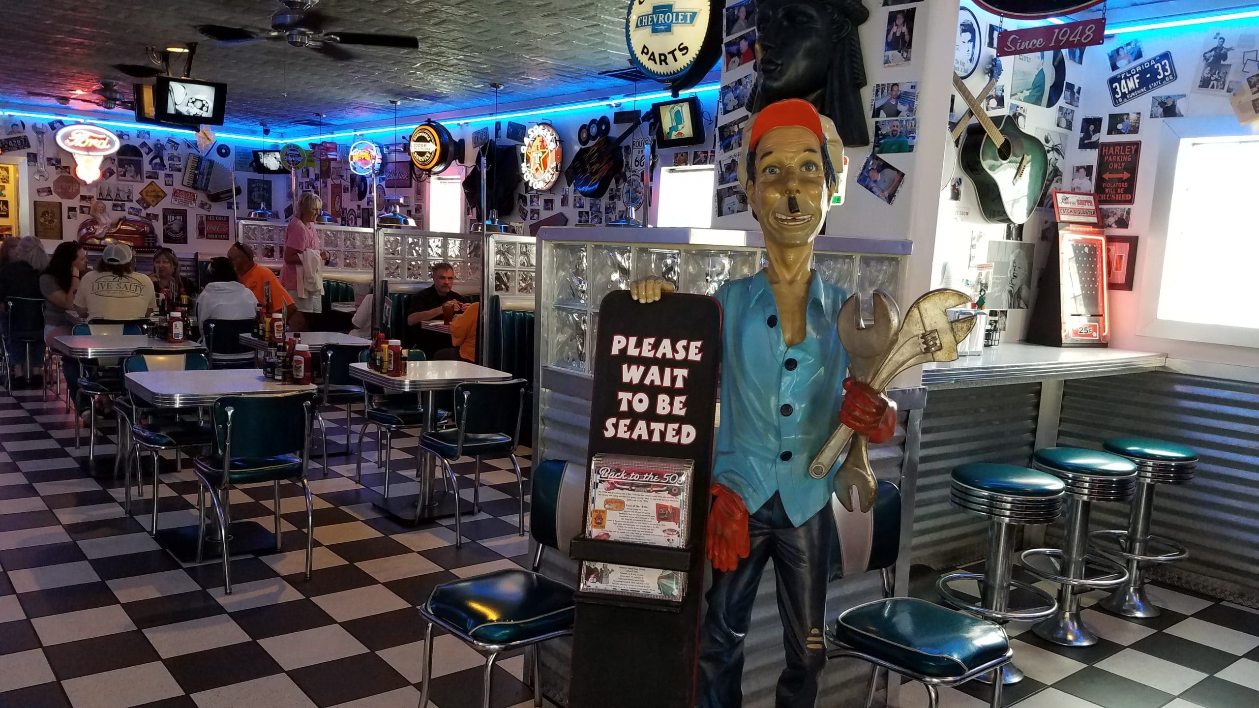 You are currently viewing Try the Extensive and Delicious Vegan Offerings at Hot Rods 50’s Diner